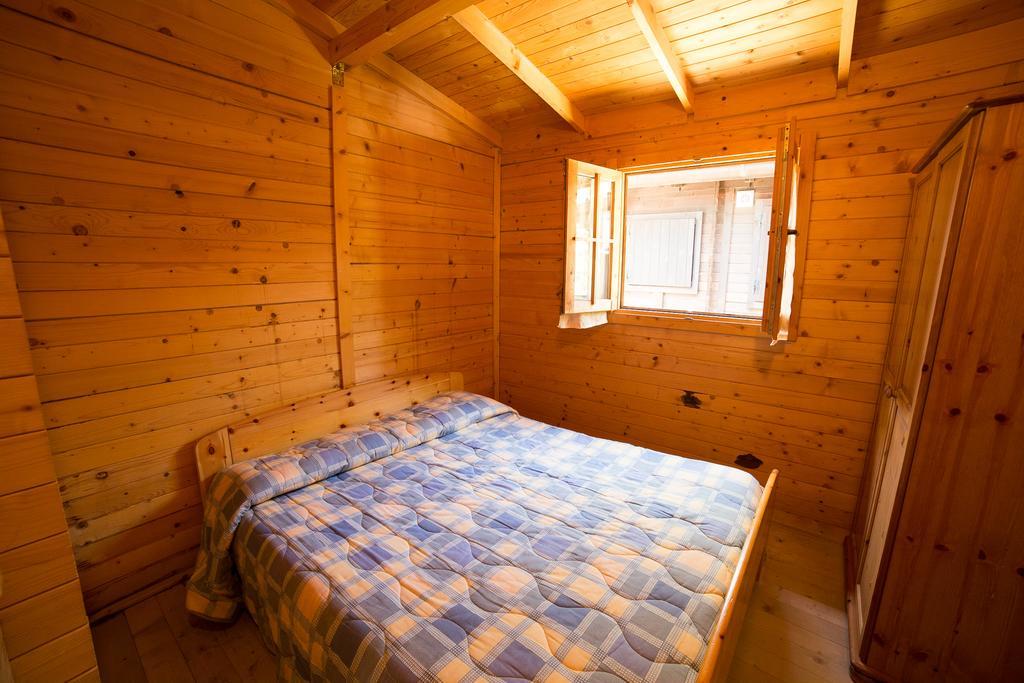 Camping Dei Tigli توري ديل لاغو بوتشيني الغرفة الصورة